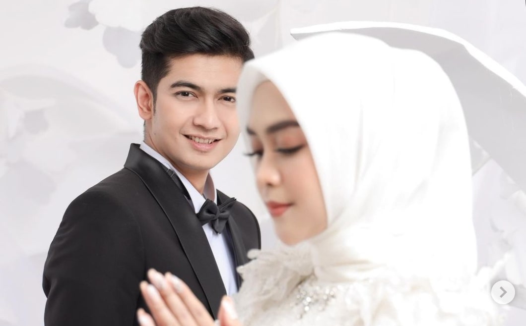 foto-prewedding-ria-ricis-dan-teuku-ryan-mengusung-konsep-wedding.jpg