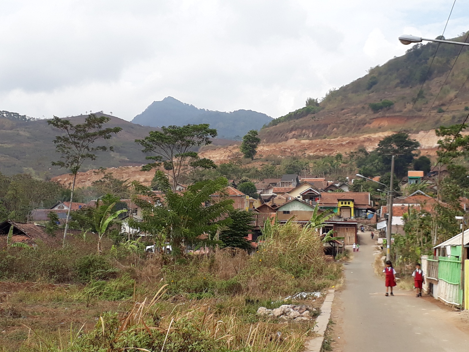 galian-pasir-di-kampung-cibener-desa-nagreg_20180919_121914.jpg