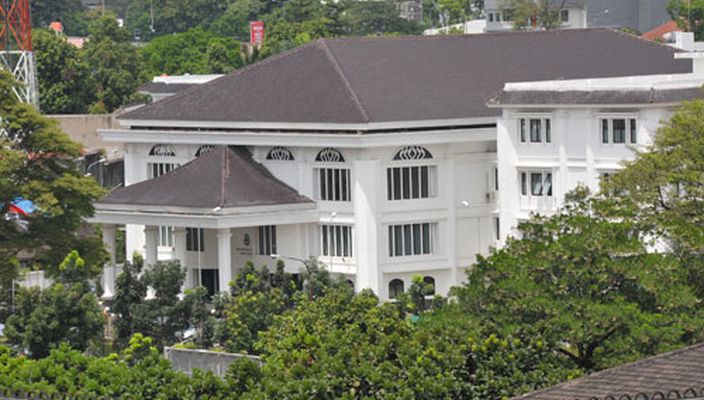 gedung-dprd-jabar-baru_20151110_223759.jpg