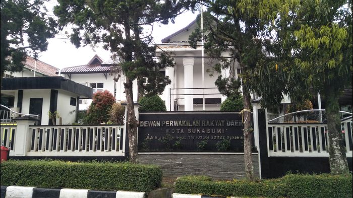 gedung-dprd-kota-sukabumi-1.jpg