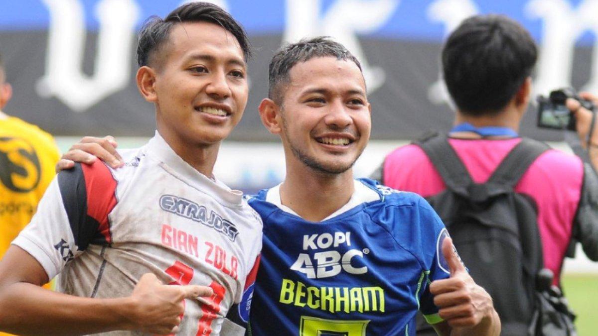 gelandang-arema-fc-gian-zola-bertukar-jersey-dengan-sang-adik-beckham-putra.jpg