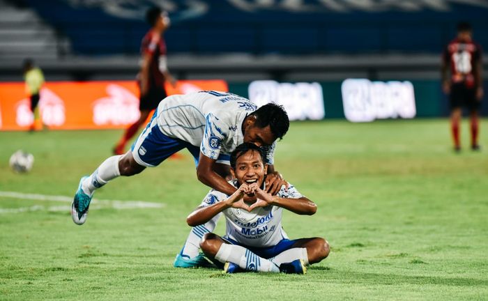 Rahasia di Ruang Ganti Persib Terungkap, Beckham Khusuk Mencium Barang Istimewa: Atas Dasar Cinta