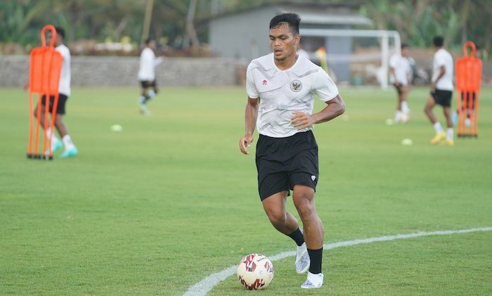 gelandang-persib-bandung-yang-memperkuat-timnas-indonesia-rachmat-irianto.jpg