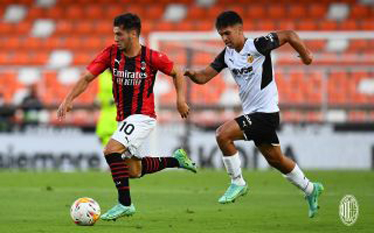 gelandang-serang-ac-milan-brahim-diaz-valencia.jpg
