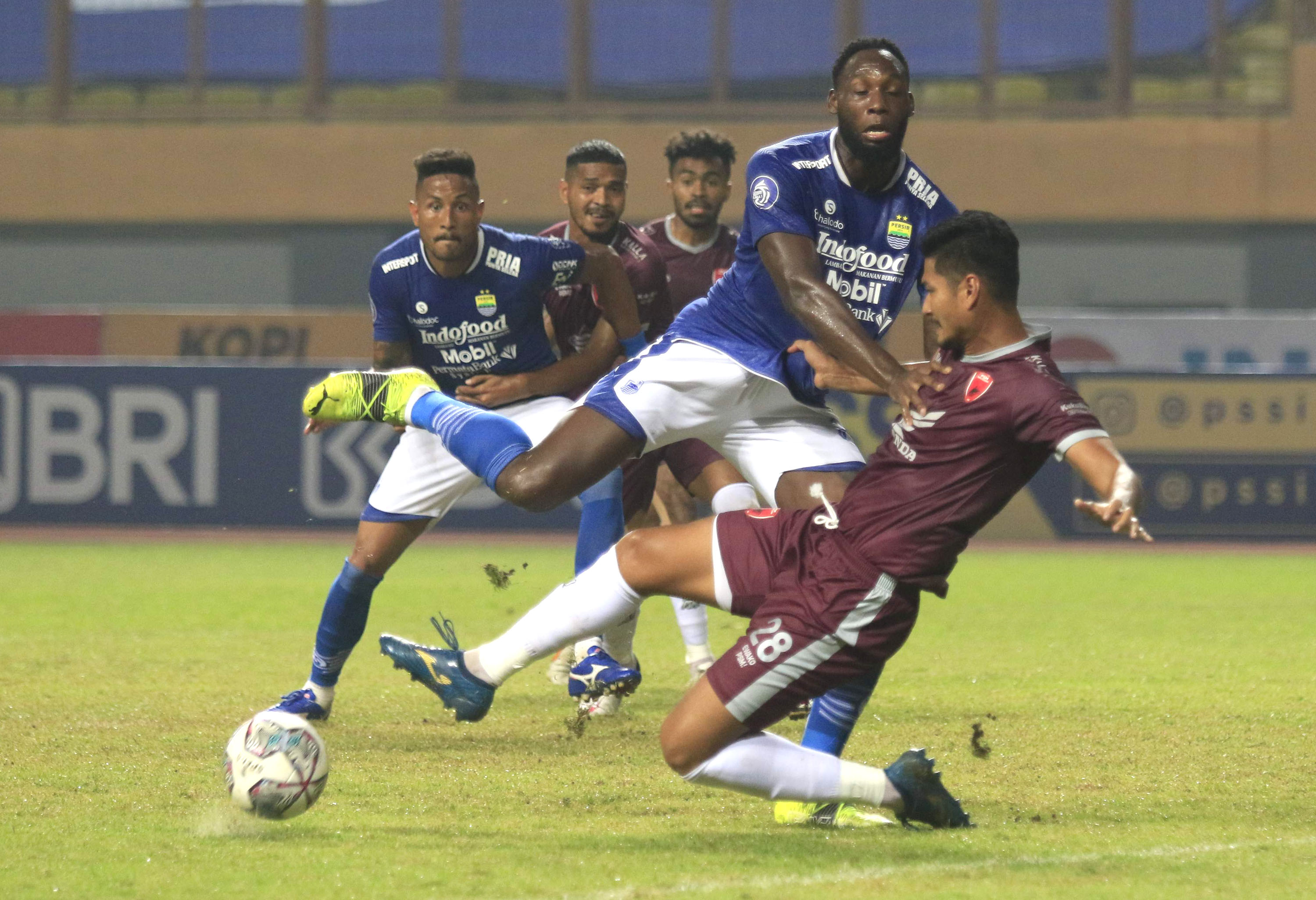 geoffrey-castillion-persib-vs-psm.jpg