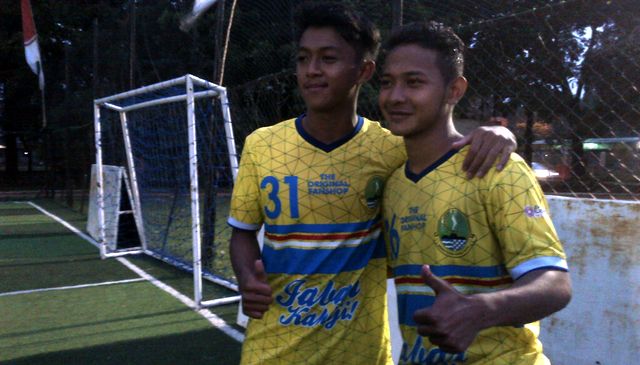 gian-zola-dan-febri-haryadi-usai-latihan-pon_20160119_115732.jpg