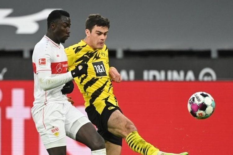 giovanni-reyna-dalam-laga-borussia-dortmund-vs-vfb-stuttgart.jpg