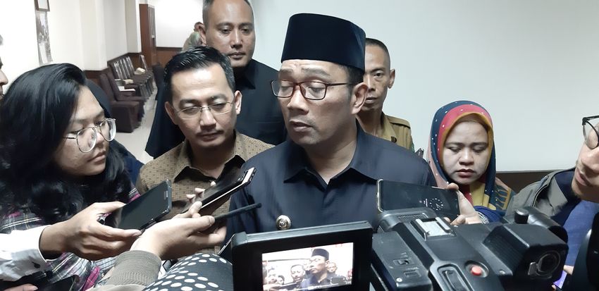 gubernur-jabar-ridwan-kamil-di-kantor-dprd-jabar.jpg