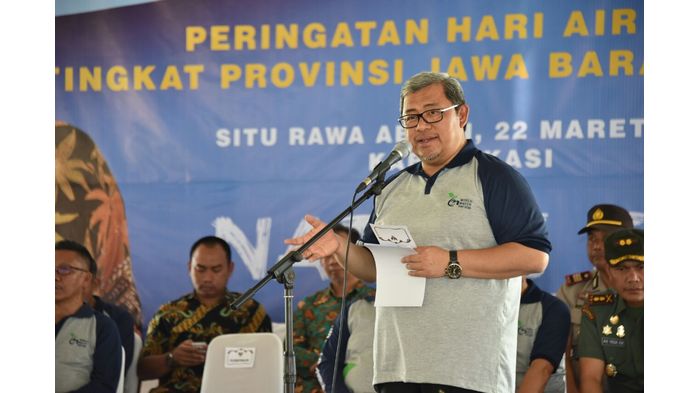 gubernur-jawa-barat-ahmad-heryawan-aher-saat-menghadiri-peringatan-hari-air-dunia-ke-26_20180323_165000.jpg