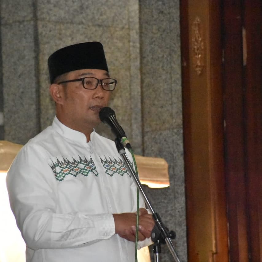 gubernur-jawa-barat-ridwan-kamil-di-masjid-agung-cianjur.jpg