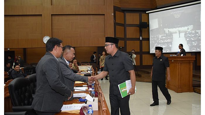 gubernur-jawa-barat-ridwan-kamil-sampaikan-nota-apbd-2020.jpg