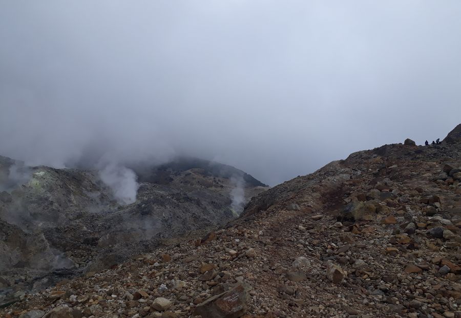 Macet di Berbagai Titik, Wisatawan Tetap Jadikan Gunung Papandayan sebagai Destinasi Favorit