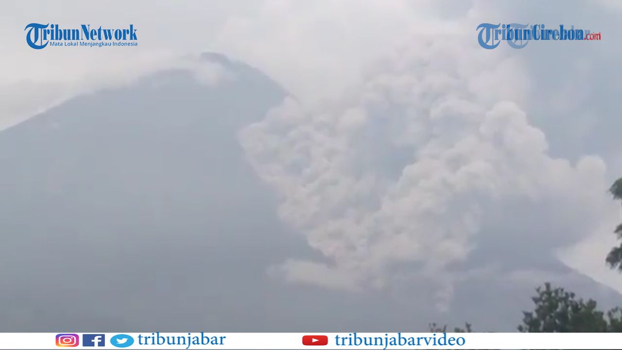 gunung-semeru-semburkan-awan-panas.jpg