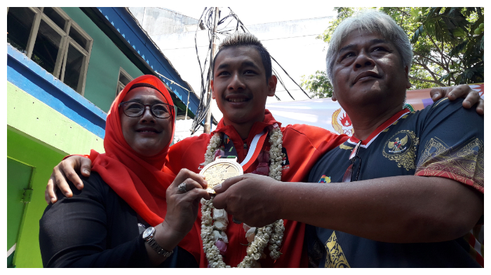 Mengaku Spontan Memeluk Jokowi dan Prabowo, Hanifan Berikan Ini Kepada Jokowi