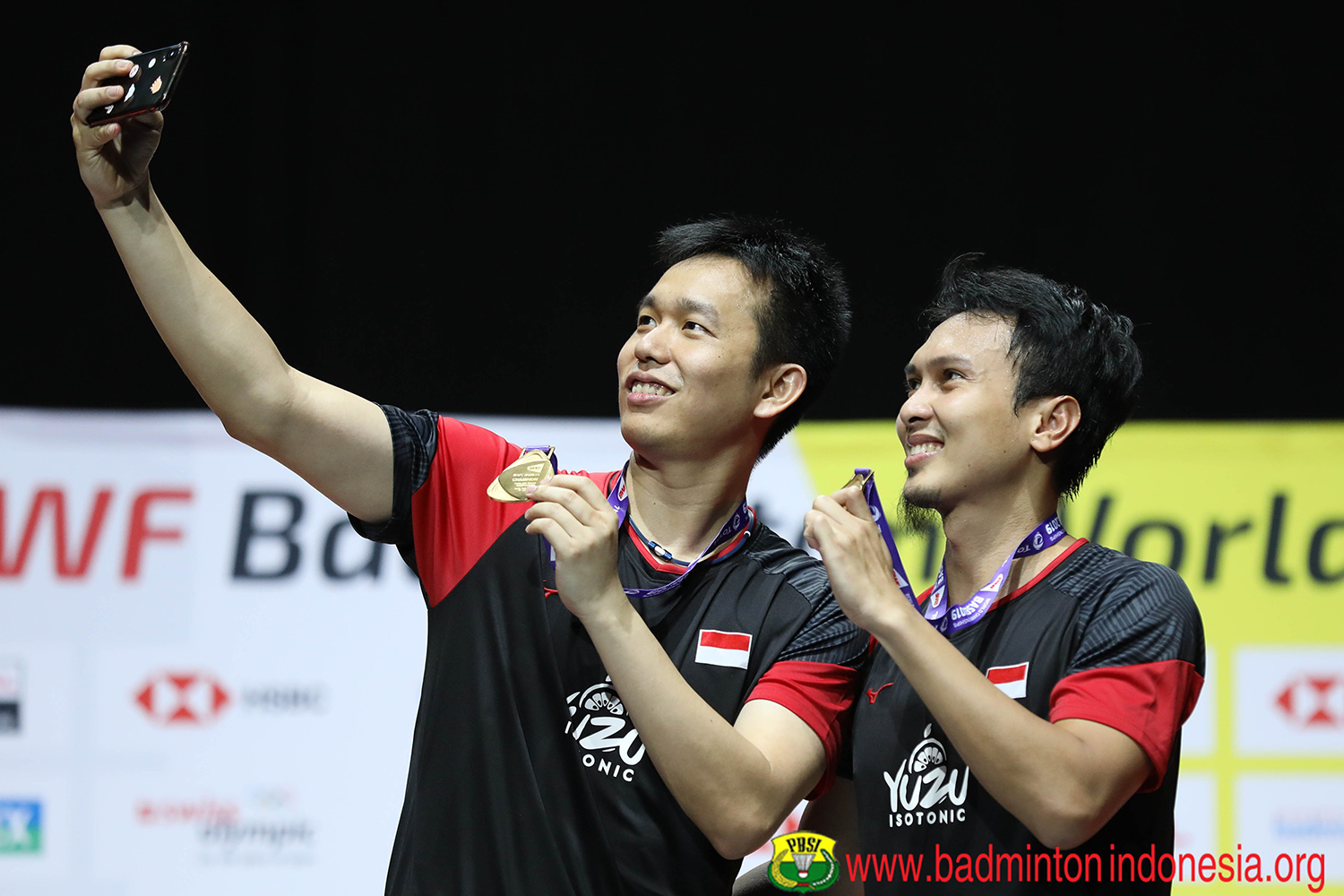 hendra-setiawanmohammad-ahsan-selfie.jpg