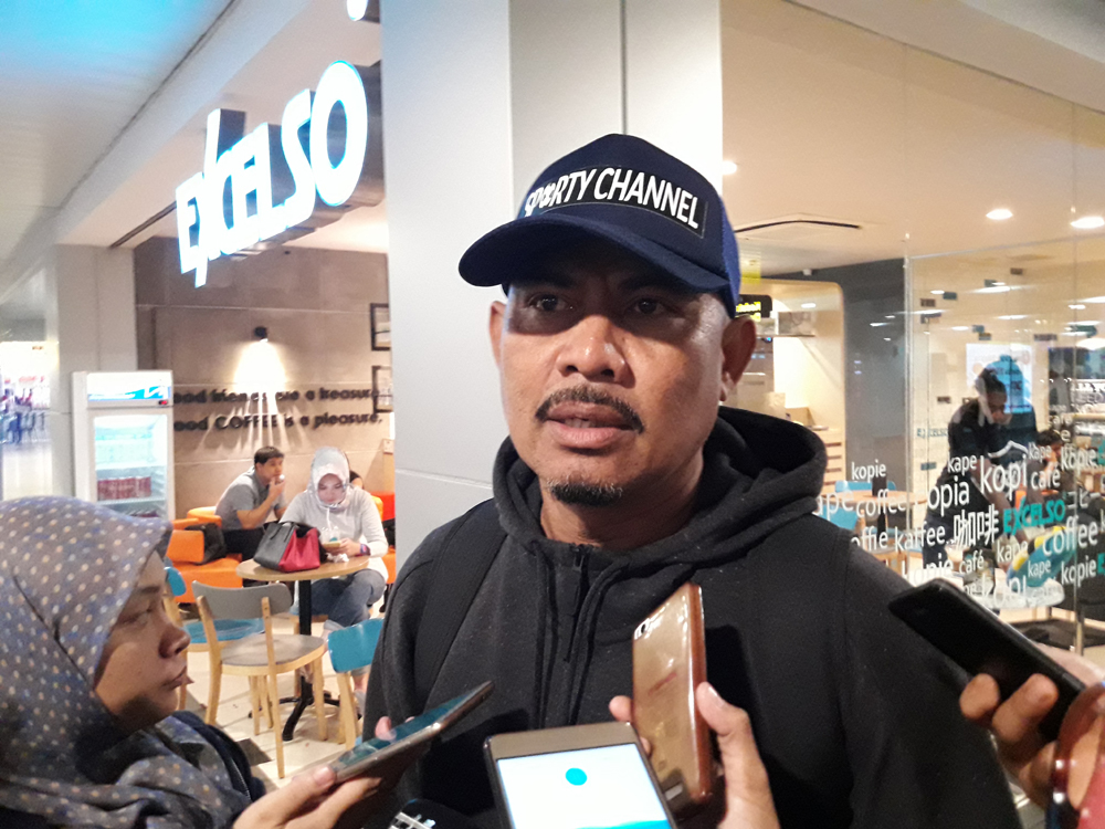 herrie-setyawan-di-bandara-husein-sastranegara-senin-16102017_20171016_205526.jpg