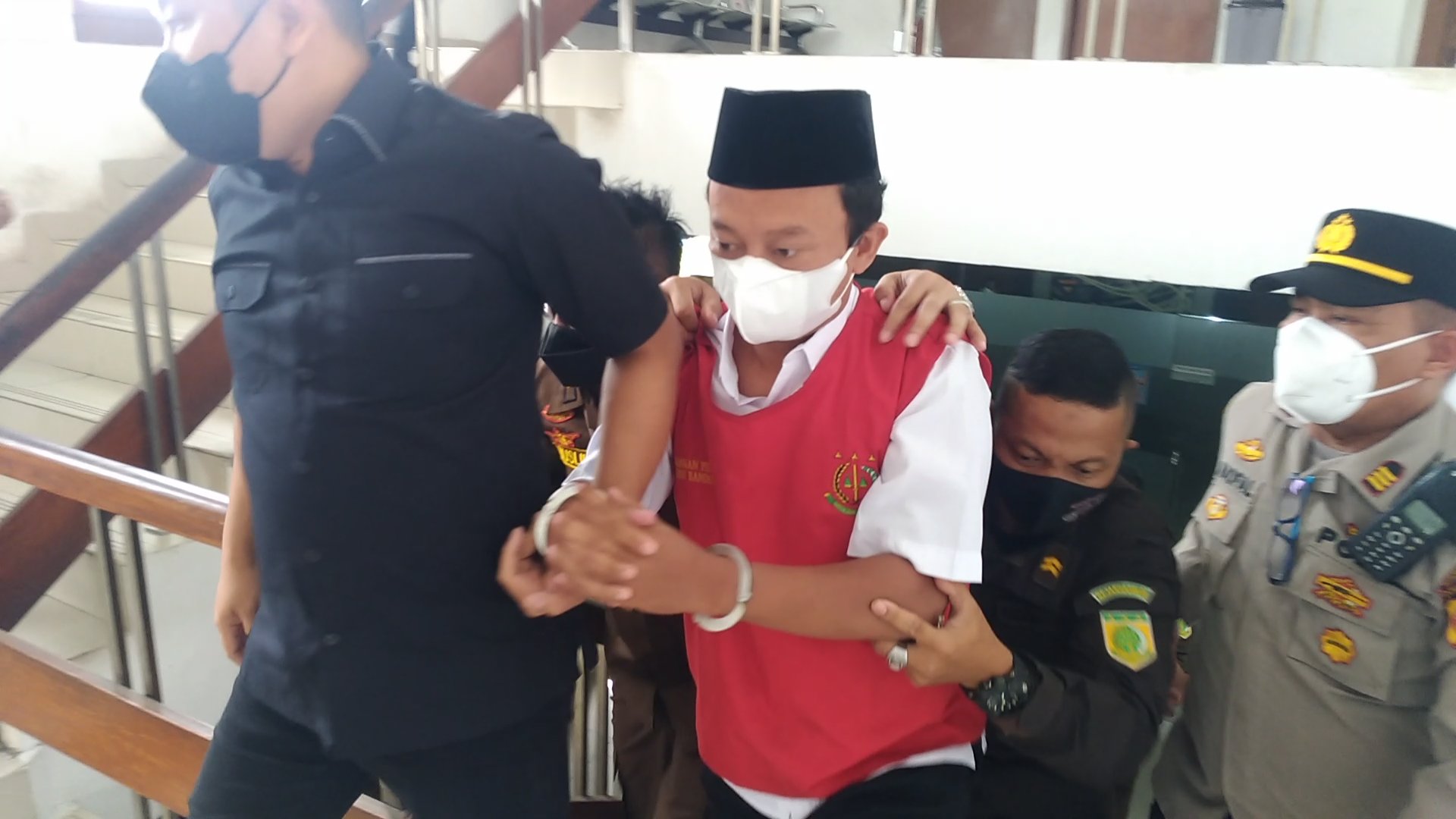 Herry Wirawan Dipindahkan ke Lapas di Cirebon, Mengapa?