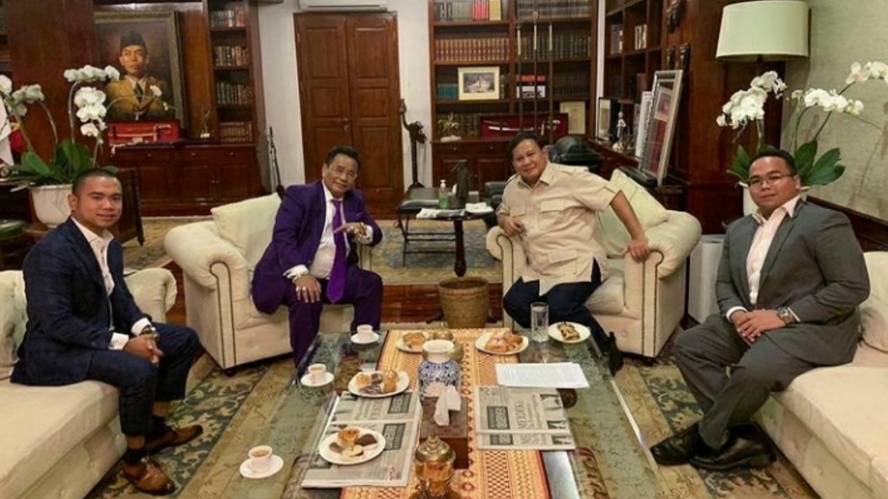 Hotman Paris Pose Bareng Prabowo, Netizen Kepo Apakah Akan Jadi Pengacara Edhy Prabowo