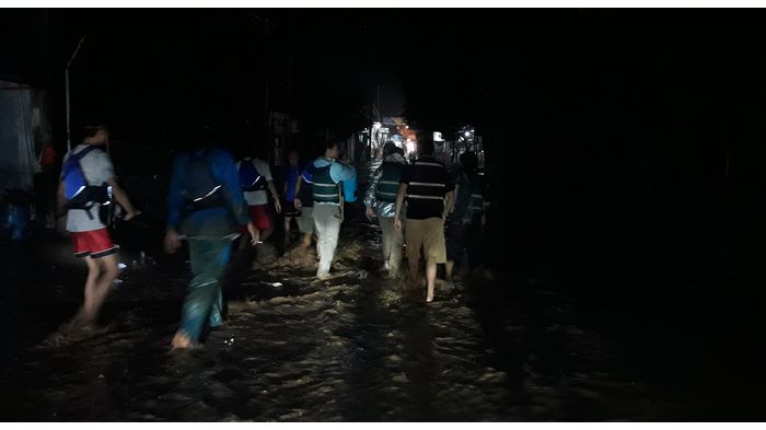 hujan-cukup-deras-menyebabkan-banjir-di-kabupaten-sumedang.jpg