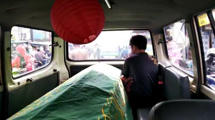 hukuman-tak-pakai-masker-duduk-dekat-keranda-mayat.jpg