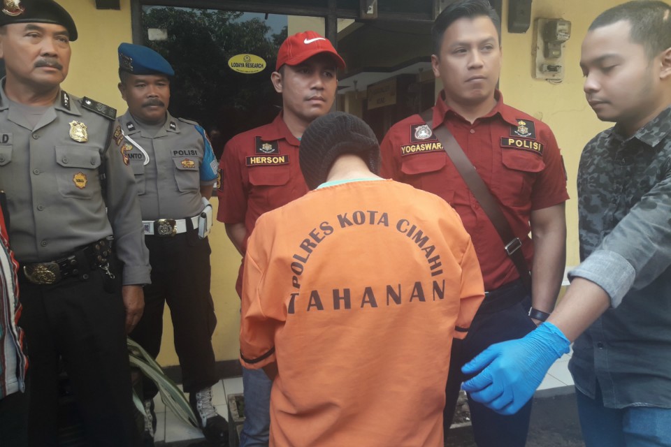 Keterlaluan, Perempuan Ini Buang Bayi yang Baru Dilahirkan di Atap Rumah Tetangga