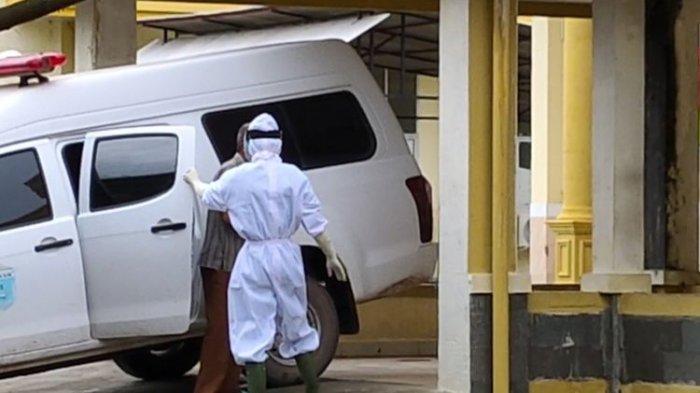 ilustrasi-pasien-corona-dijemput-ambulans.jpg