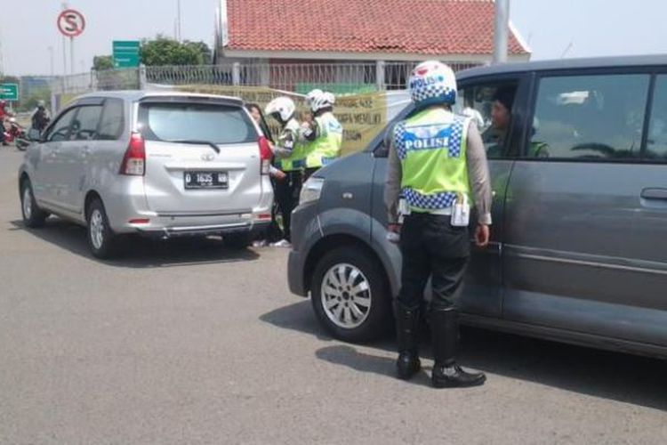 ilustrasi-polisi-lalu-lintas_20180415_183011.jpg