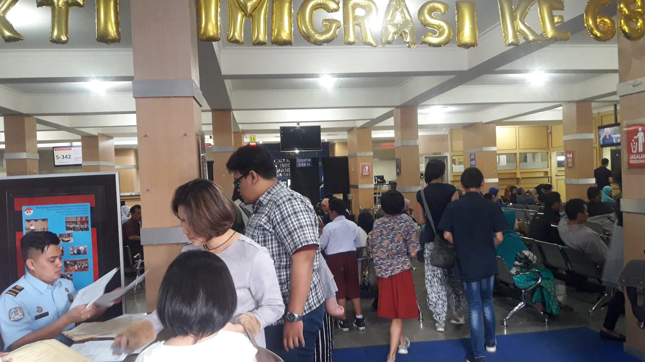 Warga Pilih Datang Langsung ke Kantor Imigrasi, Tak Mengerti Cara Pendaftaran Paspor Online