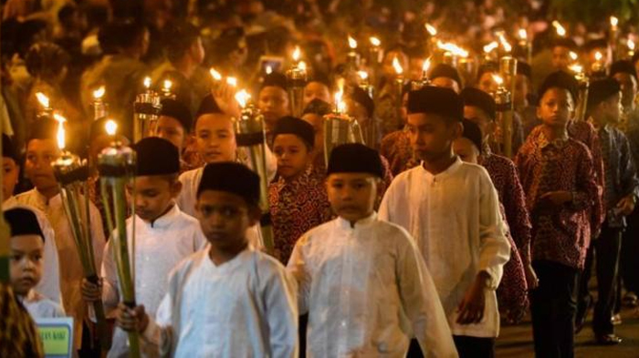 ini-bacaan-takbir-untuk-dikumandangkan-nanti-malam-lengkap-dengan-artinya_20180821_152245.jpg