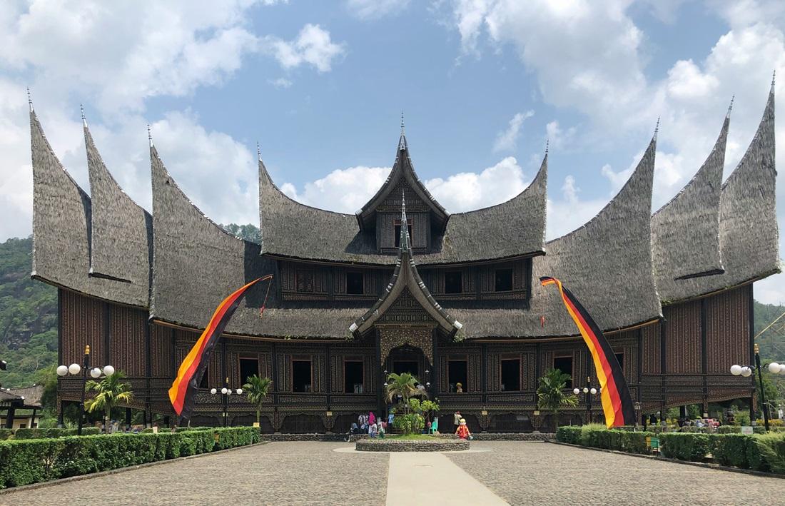 istana-pagaruyung-tanah-datar.jpg