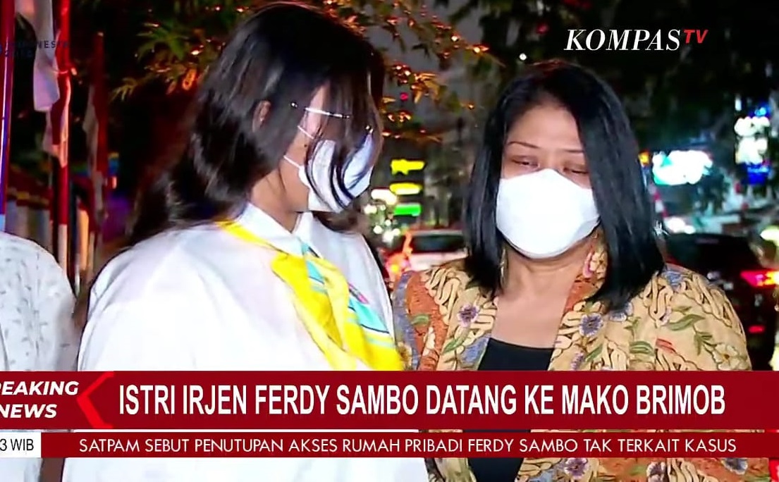 istri-irjen-ferdy-sambo-putri-candrawati-mendatangi-mako-brimob-kelapa-dua-depok.jpg