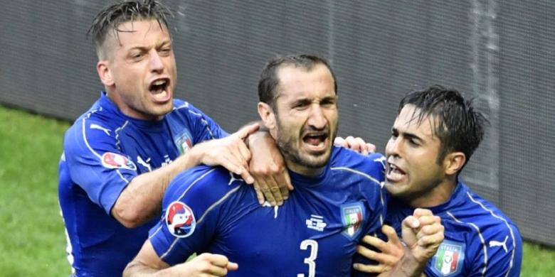 italia-kalahkan-spanyol_20160628_063954.jpg