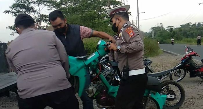 jajaran-polsek-indihiang-merazia-aksi-balapan-liar-di-jalan-mangin.jpg