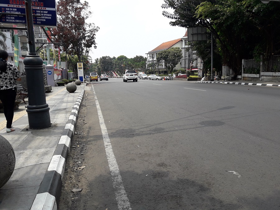 jalan-re-martadinata-atau-jalan-riau-sepi_20170901_124357.jpg