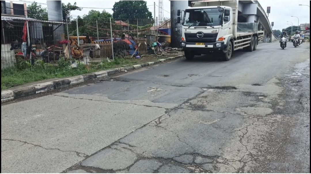 jalan-rusak-pantura-cirebon-1102.jpg