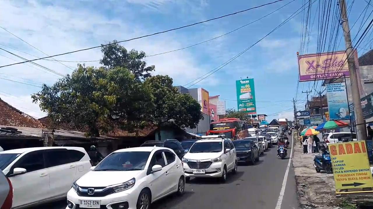 jalur-gentong-macet-arus-balik-lebaran.jpg