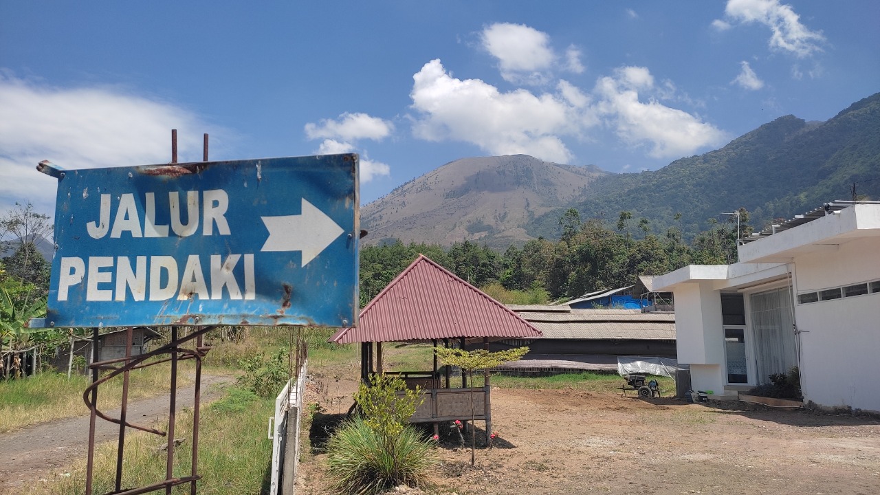 jalur-pendakian-gunung-guntur-kabupaten-garut-kamis-2392021.jpg