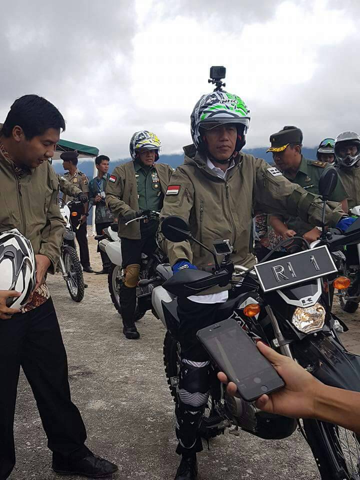 Jokowi Itu Pintar, Ini Alasannya Dia Tidak Menolak Pemutaran Film ''Pengkhianatan G30S/PKI''