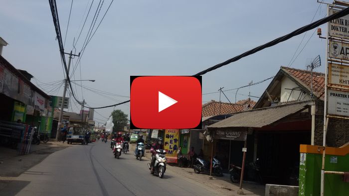 kabel-listrik-jtr-menjuntai-ke-tengah-jalan-bojongsayang_20150916_143254.jpg
