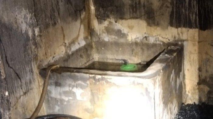 kamar-mandi-tempat-ditemukannya-keempat-korban-meninggal-dalam-kebakaran.jpg