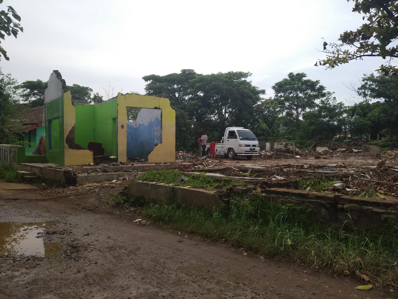 Warga Terdampak Kereta Cepat Waswas, Rumah Sudah Dirobohkan Uang Ganti Rugi Tak Kunjung Cair