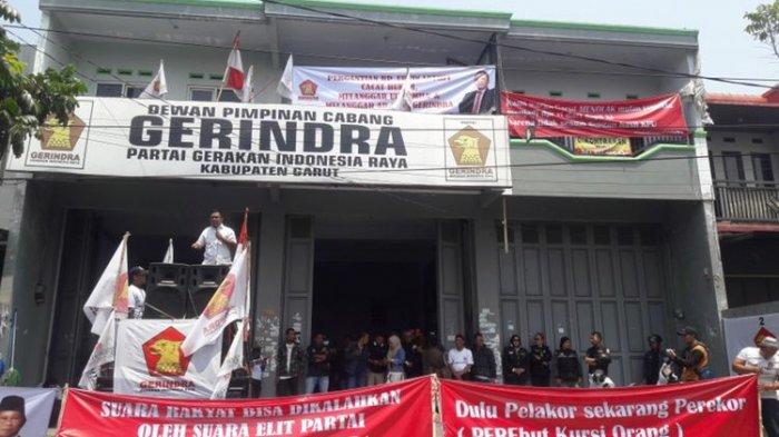kantor-dpc-gerindra-garut-menjadi-sasaran-aksi-unjuk-rasa.jpg