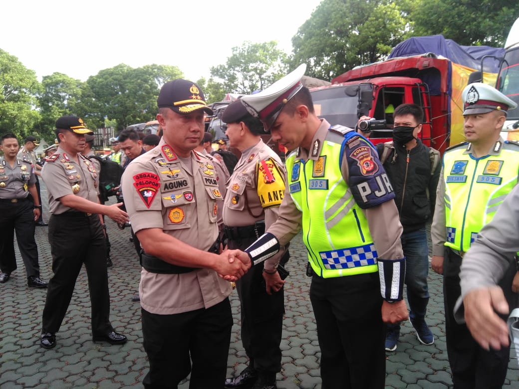 Polda Jabar Kirim Susu dan Popok untuk Korban Longsor di Cisolok