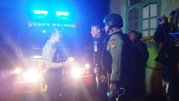 kapolres-cimahi-akbp-ade-ary-syam-indradi-di-tkp-mortir_20170430_213539.jpg