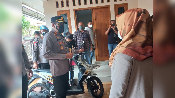 kapolres-sukabumi-kota-antarkan-motor.jpg