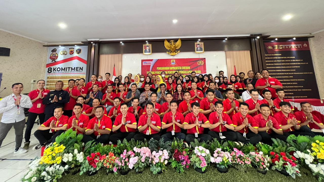 karyawan-alfamart.jpg