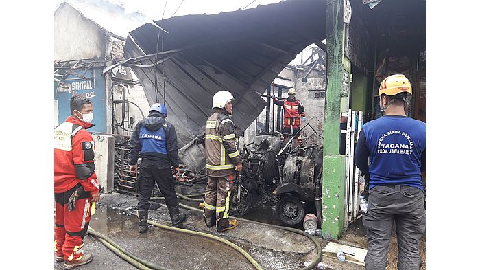 FAKTA-fakta Kebakaran Bengkel di Jalan Sentral Cimahi, Gara-gara Kembang Api & 13 Motor Hangus
