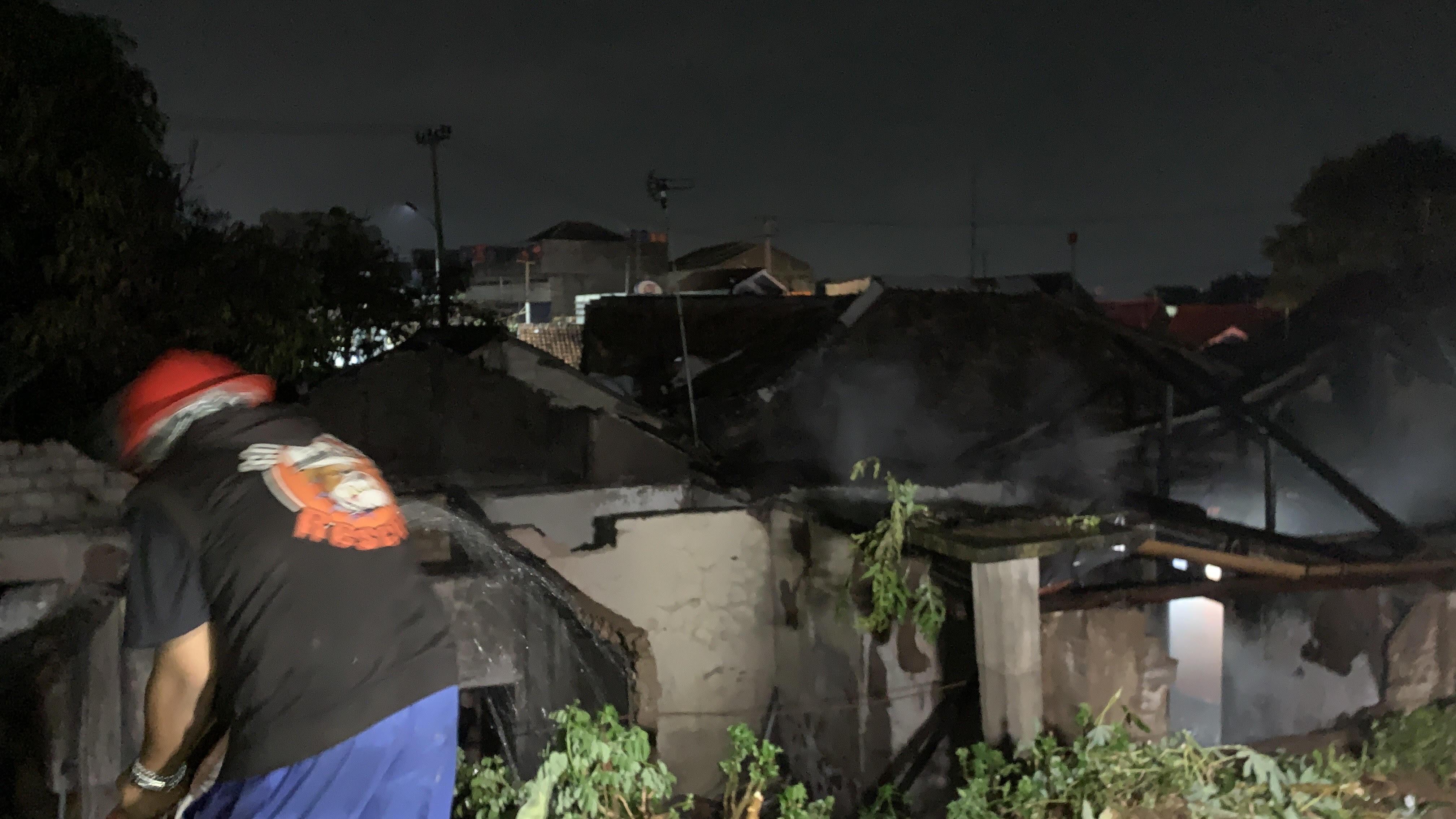 Ujang Siram Kobaran Api dengan Air, Malah Bikin Api Membesar dan Hanguskan 3 Rumah di Cilaku Cianjur