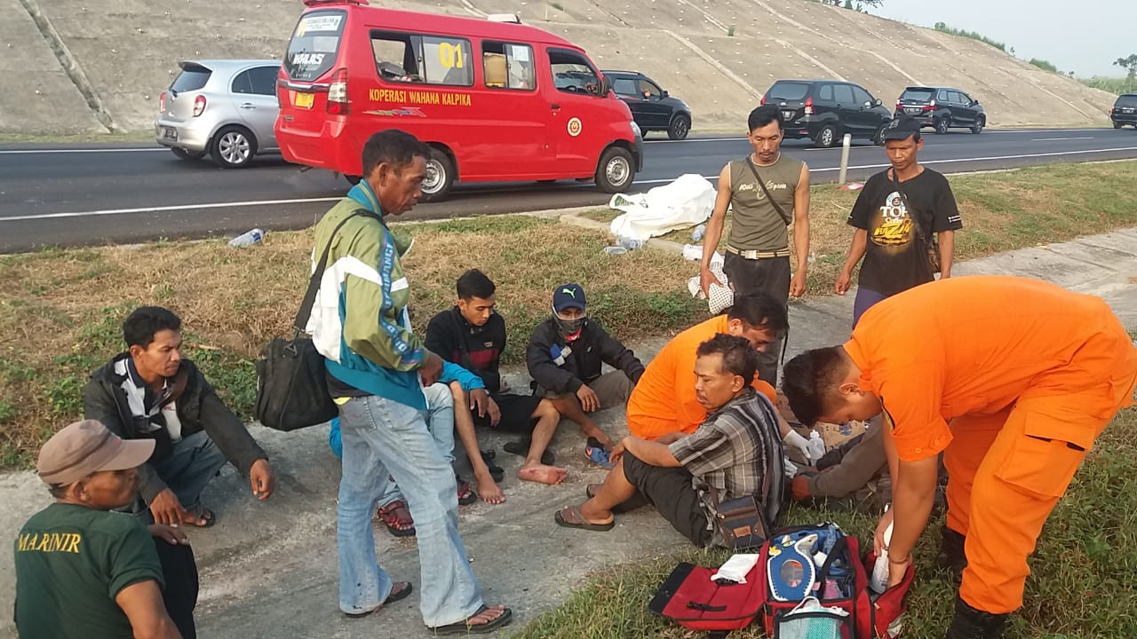 Lagi, Kecelakaan di Tol Cipali, Angkot Berpenumpang Belasan Penumpang Oleng