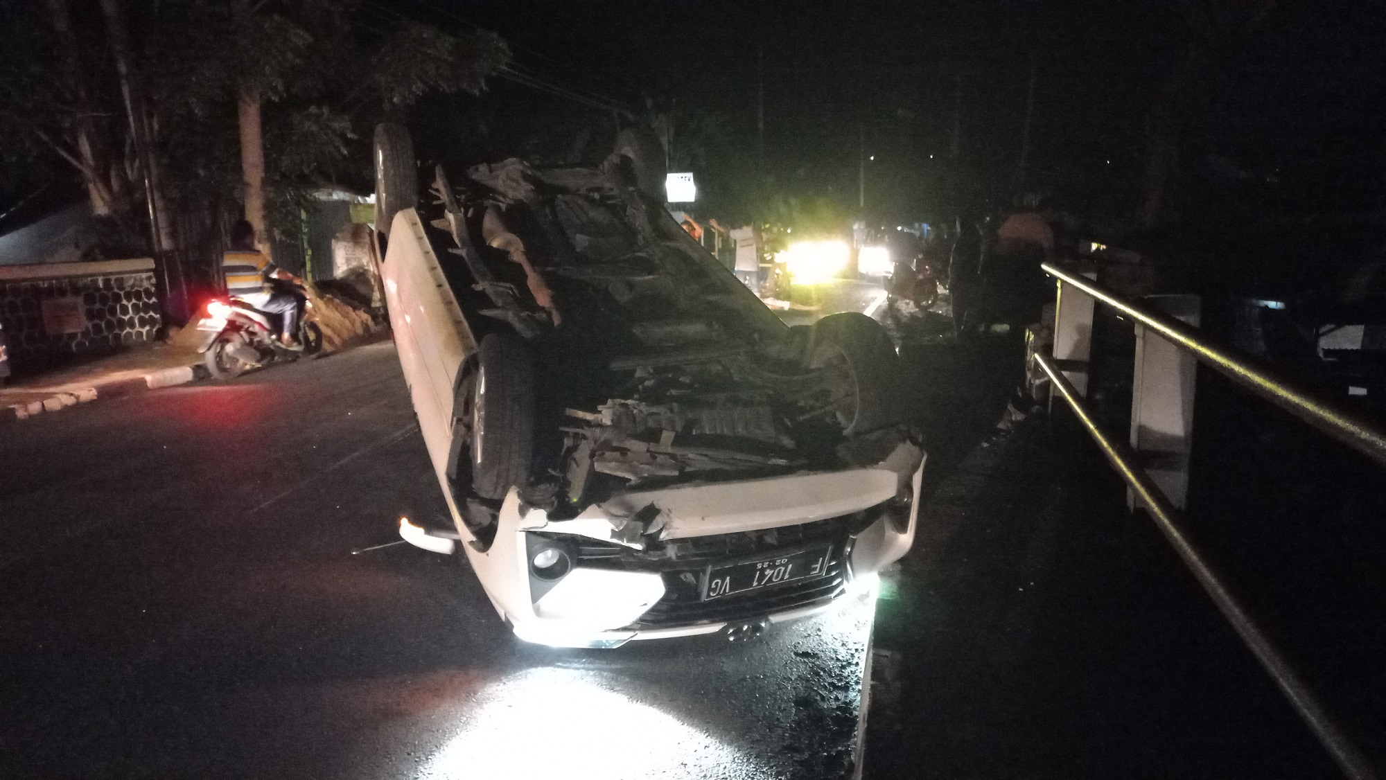 kecelakaan-lalu-lintas-terjadi-di-jalan-raya-palabuhanratu-cisolo.jpg